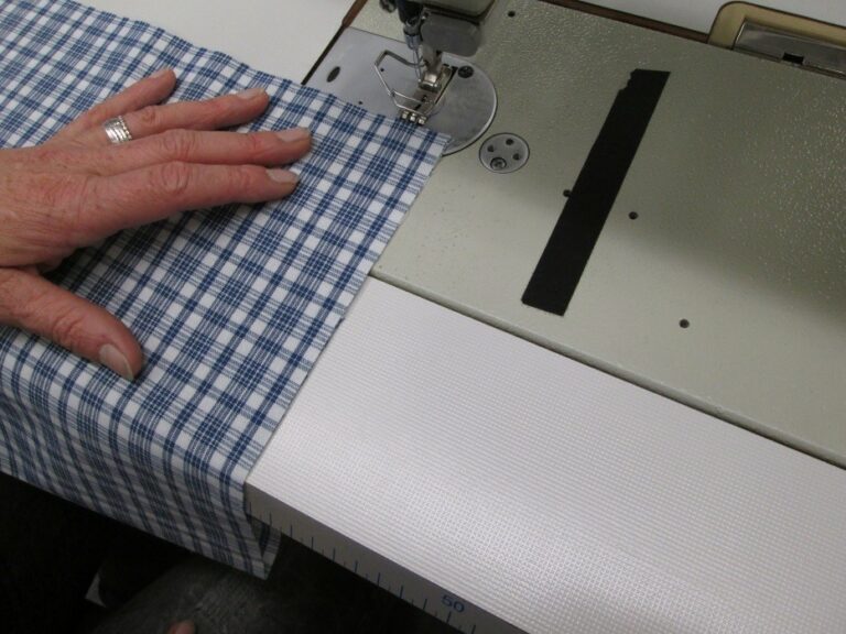 Beschneiden und Nähen des Textils